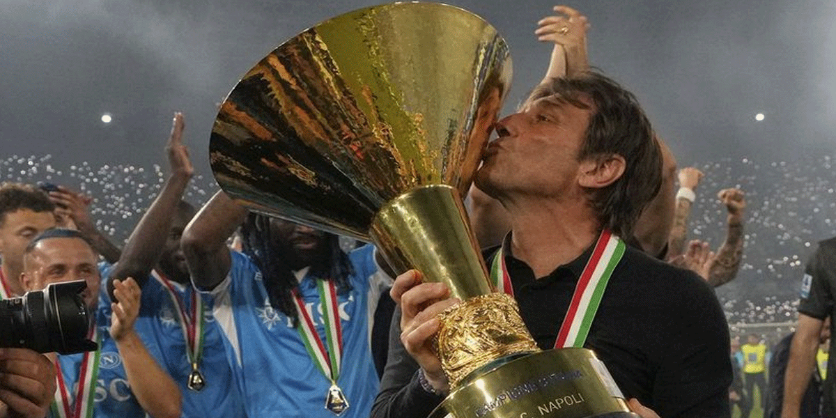 Napoli Ajukan Kontrak Baru untuk Conte, Pertanda Akan Bertahan?